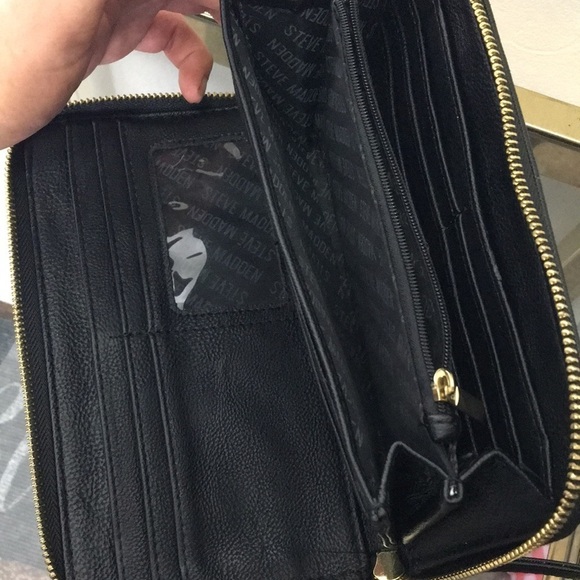 Steve Madden women’s black and gold wallet​ - Picture 5 of 11